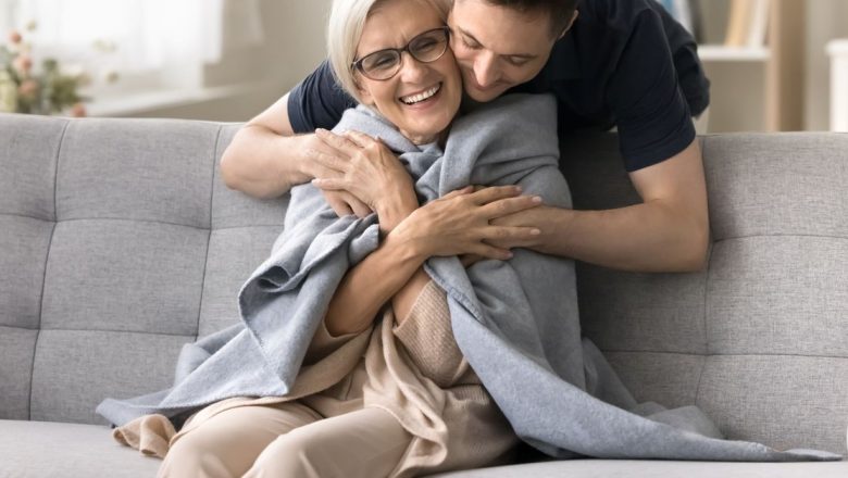 Îmbătrânirea și Sensibilitatea la Frig: De ce Ne Simțim Mai Rece pe Măsură ce Avansăm în Vârstă