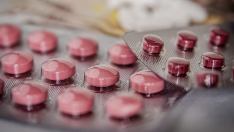 Pericolele Asociate cu Administrarea Medicamentelor: Alcoolul, Sucurile și Laptele în Discuție
