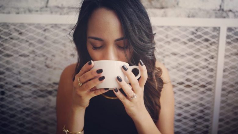 Beneficiile scorțișoarei în cafea: Un remediu natural pentru balonare