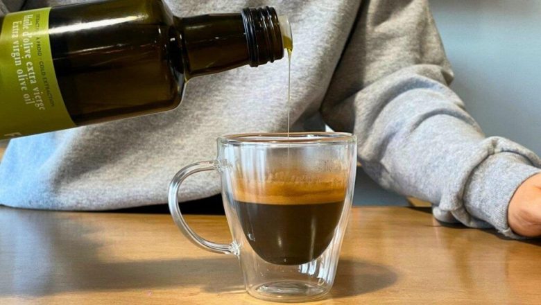 Cafeaua cu Ulei de Măsline: Beneficii, Riscuri și Impactul Viralității Sale