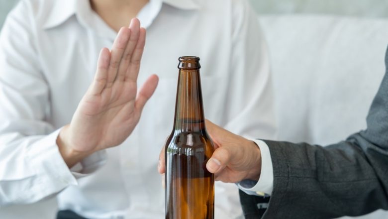 Strategia Eficientă de Reducere a Consumului de Alcool: Cum Mesajele Corecte Pot Schimba Comportamentele