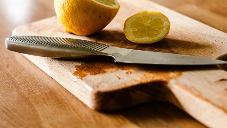 Tocătoare din plastic versus lemn: Care este alegerea ideală pentru siguranța alimentară?
