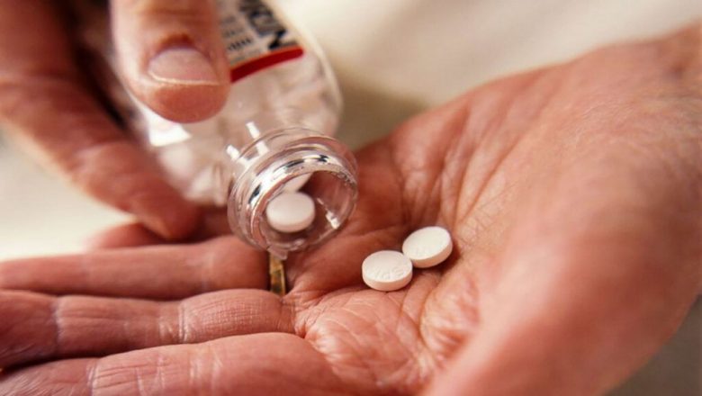 Aspirina zilnică: riscuri ascunse și implicații pentru sănătatea seniorilor