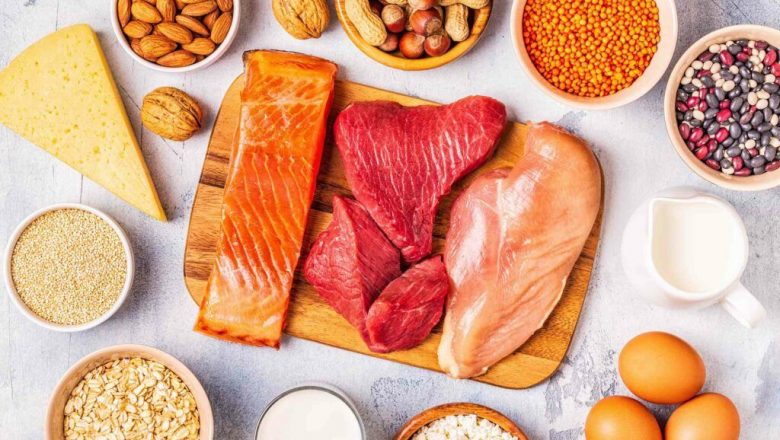 Importanța proteinelor după 50 de ani: nevoi, surse și strategii pentru menținerea masei musculare