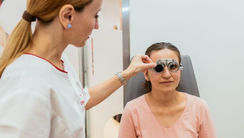 Sănătatea oculară după 50 de ani: Provocări, soluții și importanța prevenției