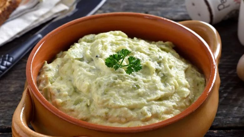 Salata de dovlecei: O rețetă simplă și sănătoasă pentru verile călduroase