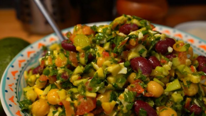 Salata moldovenească cu fasole și năut: un preparat sănătos și gustos pentru o dietă echilibrată