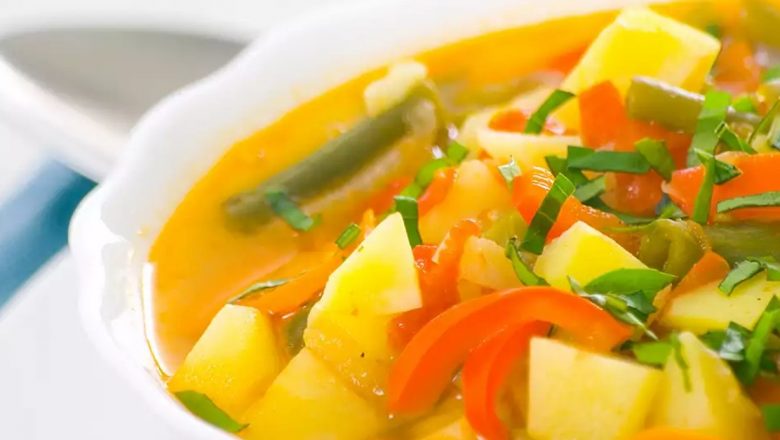Ciorba Oltenească de Legume: O Delicatesă Tradițională pentru Zilele de Vară