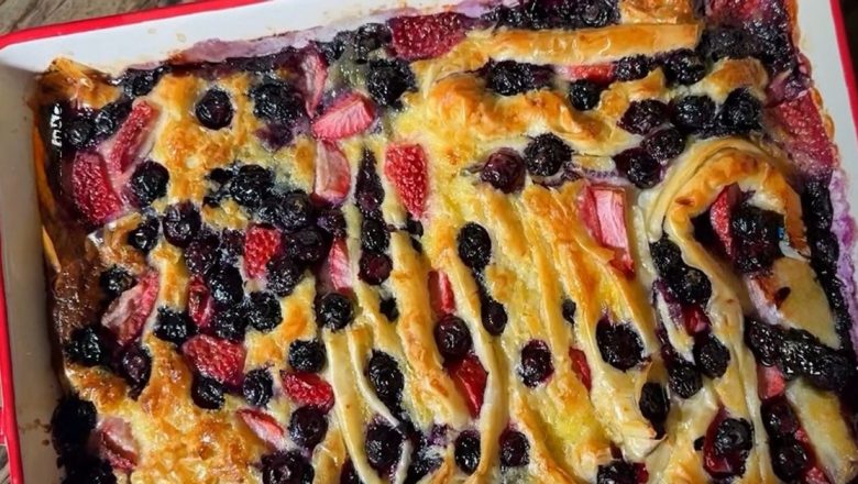 Plăcintă Cremosă cu Foi și Fructe de Pădure: Răsfăț Culinar pentru Toate Vârstele