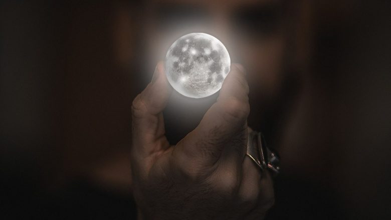 Impactul Lunii Noi în Gemeni: O Analiză Detaliată a Favorizării Zodiilor în Perioada Schimbărilor