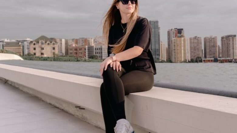 Vara aceasta, stilul se poartă la pereche: Armonia accesoriilor în moda contemporană