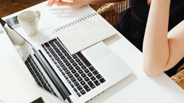 Ghidul Complet pentru Studenți: Cum să Folosești Editorii PDF pentru a-ți Organiza Notițele Eficient