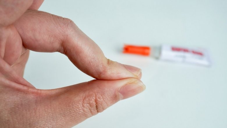 Cum să Îndepărtezi Superglue-ul de pe Piele: Ghid Complet și Securizat