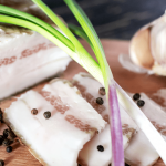 Explorarea poftei de alimente grase: cauze, implicații și soluții
