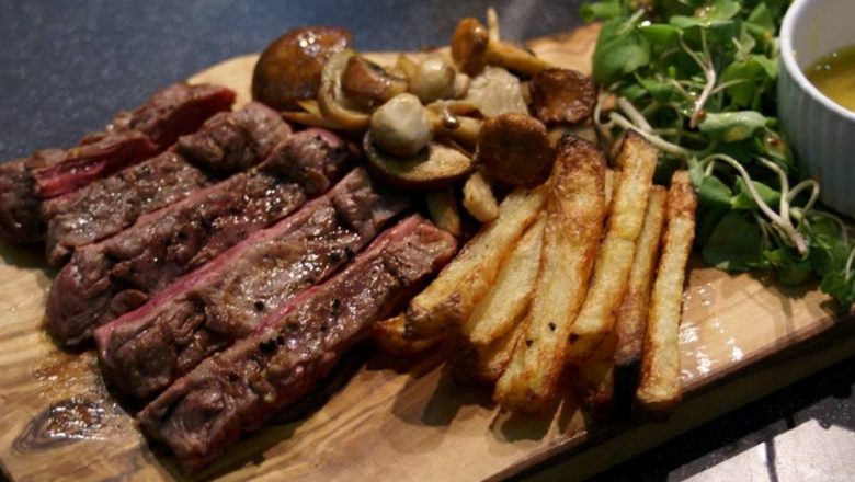 Secretele Rețetei: Cum să Prepari Cea Mai Fragedă Ceafă de Porc la Cuptor