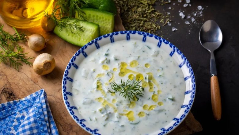 Secretele Tzatziki-ului: O Călătorie în Gusturile Grecești
