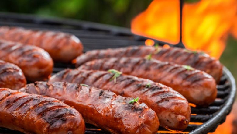 Secretele culinare ale fostului bucătar regal: Cum să gătești cei mai gustoși cârnați