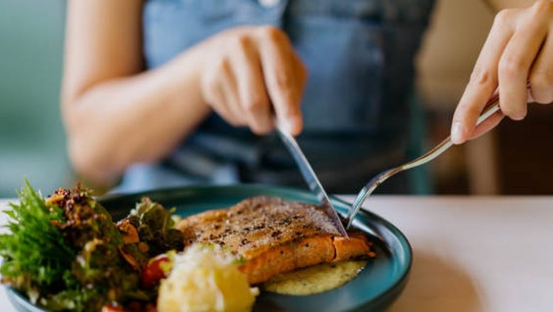 Transformă somonul într-un deliciu culinar cu o marinadă simplă din trei ingrediente