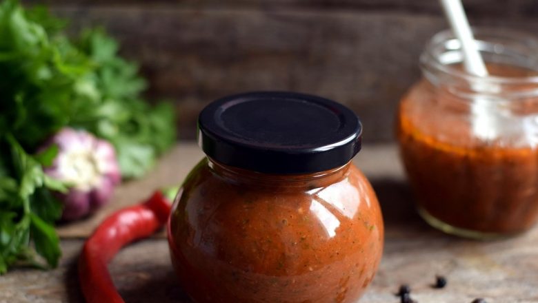 Zacusca de Dovlecei: O Delicatesă Simplă și Gustoasă pentru Orice Bucătărie