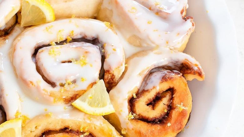 Rulouri cu Scorțișoară și Lămâie: O Rețetă Simplă și Aromată din Trei Ingrediente