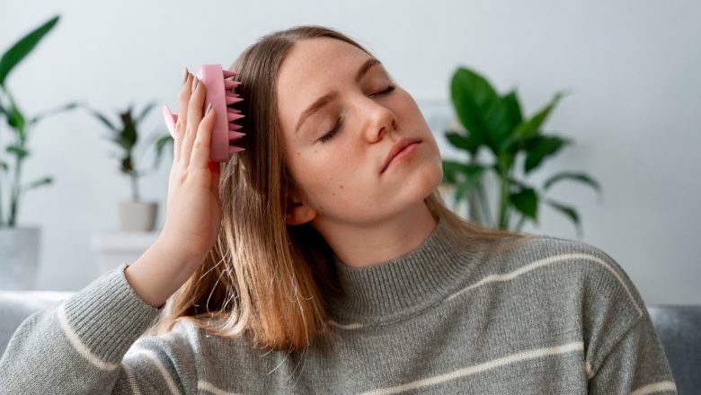 Cum să Împiedici Căderea Părului: 7 Pași Esențiali pentru un Păr Mai Puternic