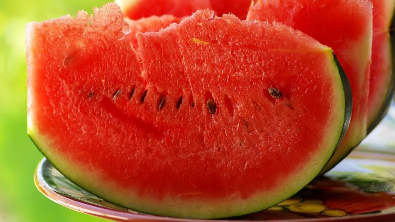 Ghidul complet pentru alegerea pepenelui verde: Cum să te asiguri că obții cel mai dulce și suculent fruct