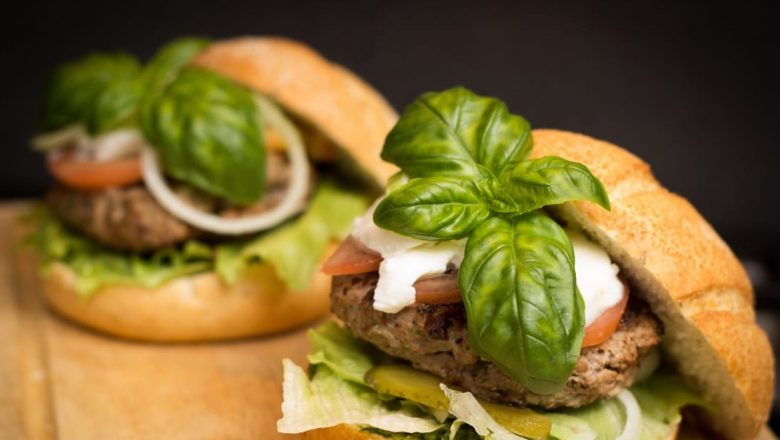Zgomotul Alimentar: O Analiză Aprofundată a Fenomenului “Food Noise” în România